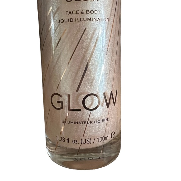Sale! Get 3 items for $20! Revolution Motlen Body Glow - Picture 3 of 6
